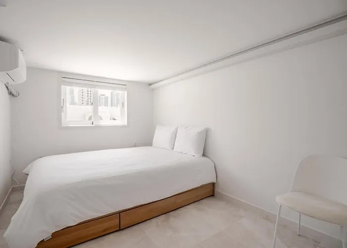 Momman 401 Apartment Busan